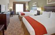 Kamar Tidur 5 Holiday Inn Express Hotel & Suites TOPEKA NORTH, an IHG Hotel