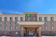 Exterior Holiday Inn Express Hotel & Suites TOPEKA NORTH, an IHG Hotel