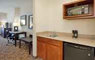 Kamar Tidur 7 Holiday Inn Express Hotel & Suites TOPEKA NORTH, an IHG Hotel