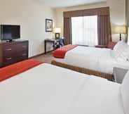 Bilik Tidur 6 Holiday Inn Express Hotel & Suites TOPEKA NORTH, an IHG Hotel