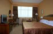 Bedroom 7 Ramada Plaza by Wyndham Gence