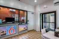 Lobby Motel 6 Monterey Park, CA