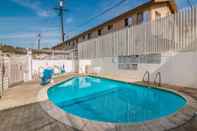 Swimming Pool Motel 6 Monterey Park, CA