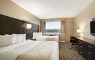 Bedroom 4 Days Inn & Suites by Wyndham North Bay Downtown