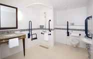 Toilet Kamar 7 Hampton by Hilton Liverpool City Center