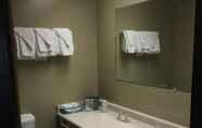 In-room Bathroom 3 Sunlac Inn