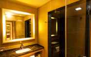 In-room Bathroom 4 MarinaPlace Resort & Spa