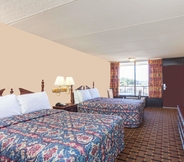 Kamar Tidur 6 Days Inn & Suites by Wyndham Pigeon Forge