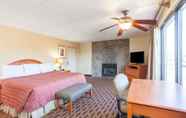 Bedroom 7 Days Inn & Suites by Wyndham Pigeon Forge