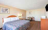 Bedroom 5 Days Inn & Suites by Wyndham Pigeon Forge