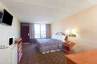 Bedroom Days Inn & Suites by Wyndham Pigeon Forge