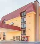 EXTERIOR_BUILDING Days Inn & Suites by Wyndham Pigeon Forge