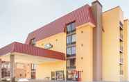 Exterior 4 Days Inn & Suites by Wyndham Pigeon Forge