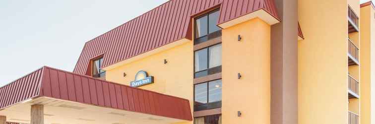 Exterior Days Inn & Suites by Wyndham Pigeon Forge