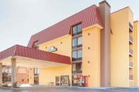 Bangunan Days Inn & Suites by Wyndham Pigeon Forge