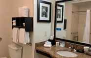 In-room Bathroom 3 Hampton Inn & Suites Tulsa/Tulsa Hills