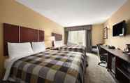 Bedroom 5 Days Inn by Wyndham Brampton