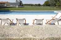 Swimming Pool Domaine du Normandoux, The Originals Relais (Relais du Silence)