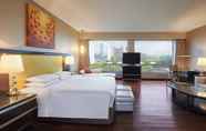 Bedroom 4 Courtyard by Marriott Mumbai International Airport