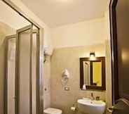 In-room Bathroom 4 Hotel Residenza Petra