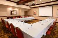 Functional Hall Country Inn & Suites by Radisson, College Station, TX