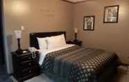 Bedroom 2 Riverside Motel