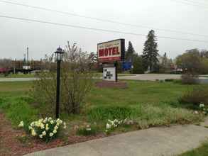 Exterior 4 Capri Motel