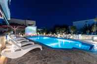 Swimming Pool Hotel Yianna