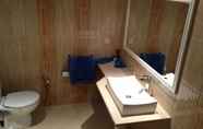 Toilet Kamar 2 Hotel Les Palmiers Beach Holiday Village