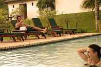 Kolam Renang Woodall Country House & Spa