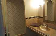 In-room Bathroom 4 Hotel de la Gare