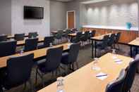 Functional Hall SpringHill Suites by Marriott Pittsburgh Bakery Square