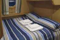 Bedroom Houseboat Hotels