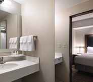 In-room Bathroom 4 Springhill Suites by Marriott Syracuse Carrier Circle