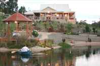 Exterior Blue Cliffs Retreat