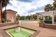 สระว่ายน้ำ Homewood Suites by Hilton Oxnard/Camarillo