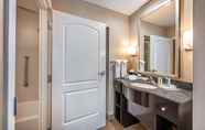 Toilet Kamar 2 Homewood Suites by Hilton Oxnard/Camarillo