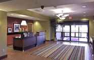 Lobi 2 Hampton Inn Yorkville