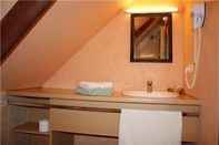 In-room Bathroom Auberge de la Mue