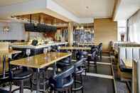 Quầy bar, cafe và phòng lounge Four Points by Sheraton Calgary Airport