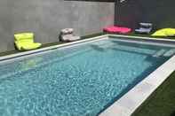 Swimming Pool Kyriad Direct Agen-Castelculier