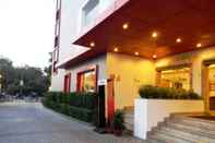 Exterior Red Fox Hotel East Delhi