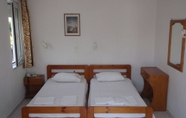 Kamar Tidur 6 Niriis Hotel