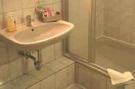 Toilet Kamar Hotel Frieling