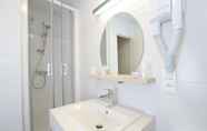 In-room Bathroom 4 Hôtel Miléade de la Plage - Binic