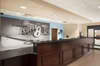 Lobby Super 8 by Wyndham Pennsville/Wilmington