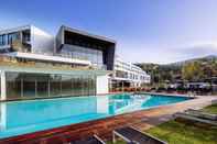 สระว่ายน้ำ Monchique Resort & Spa