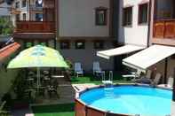 Kolam Renang Club Hotel Martin