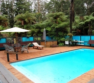 Swimming Pool 2 Woodlands Motel & Conference Venue