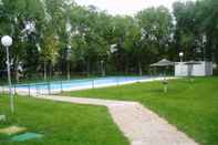 Swimming Pool Hotel Manzanares